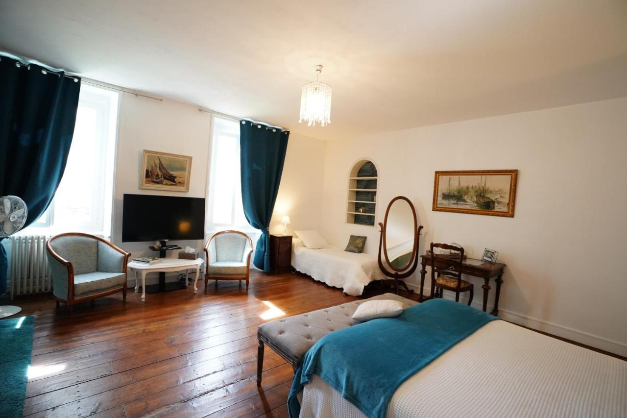 Privatunterkunft Chateau De Champblanc