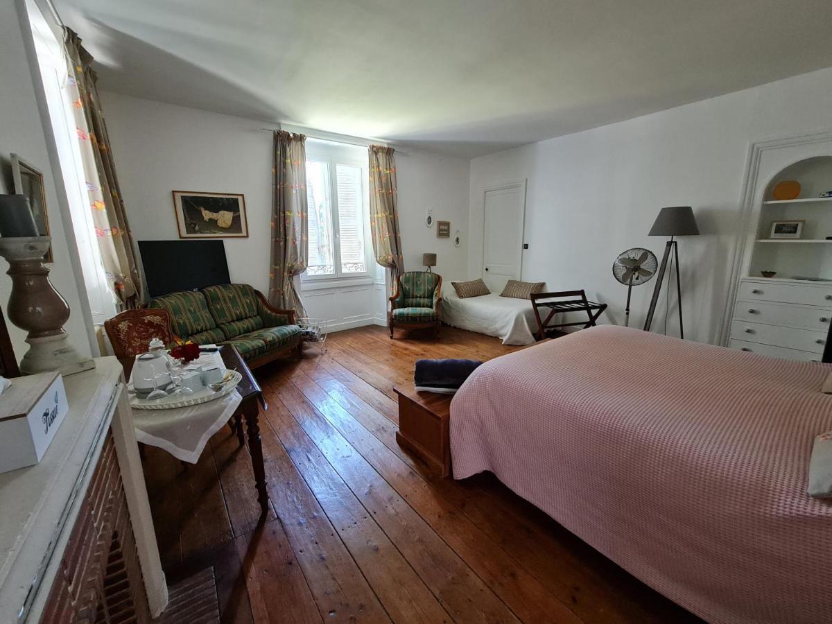 Privatunterkunft Chateau De Champblanc Cherves-de-Cognac